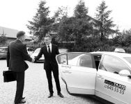 BUSINESS TAXI Olkusz, przywitanie gościa.